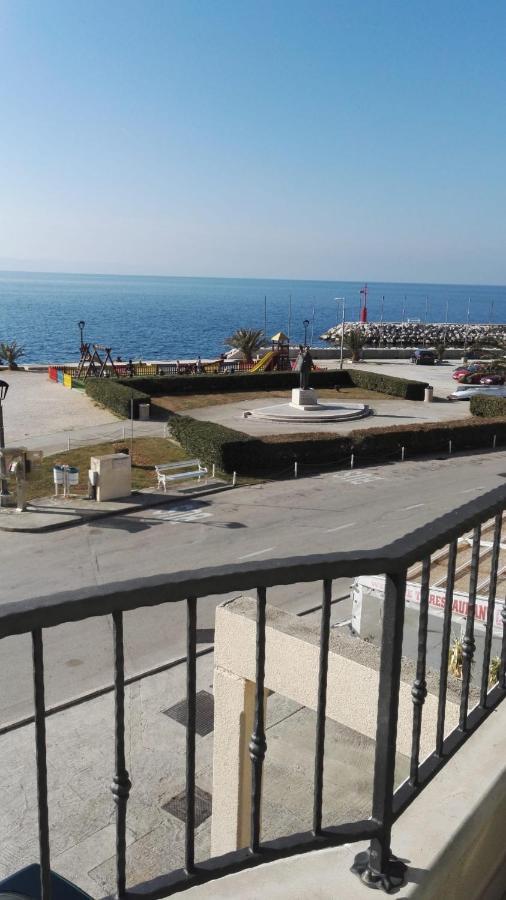 Apartment Dalma Podgora Bagian luar foto